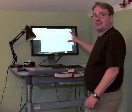 Somos quase 100 inscritos! Muito obrigado! Em breve o admin terá dinheiro suficiente para fazer upgrade em seu setup. Setup atual: