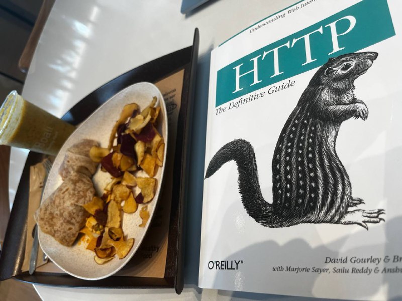 Na moral, minha noiva é muito foda. Olha o livro que ela me deu. Era o livro que eu mais queria no mundo! Hahaha to motivado pra crl pra começar a ler logo! Esse livro faz muitas referencias a muitas RFCs. Hackers, quando encontrarem uma mulher assim, nunca deixem ela escapar!Na moral, minha noiva é muito foda. Olha o livro que ela me deu. Era o livro que eu mais queria no mundo! Hahaha to motivado pra crl pra começar a ler logo! Esse livro faz muitas referencias a muitas RFCs. Hackers, quando encontrarem uma mulher assim, nunca deixem ela escapar!